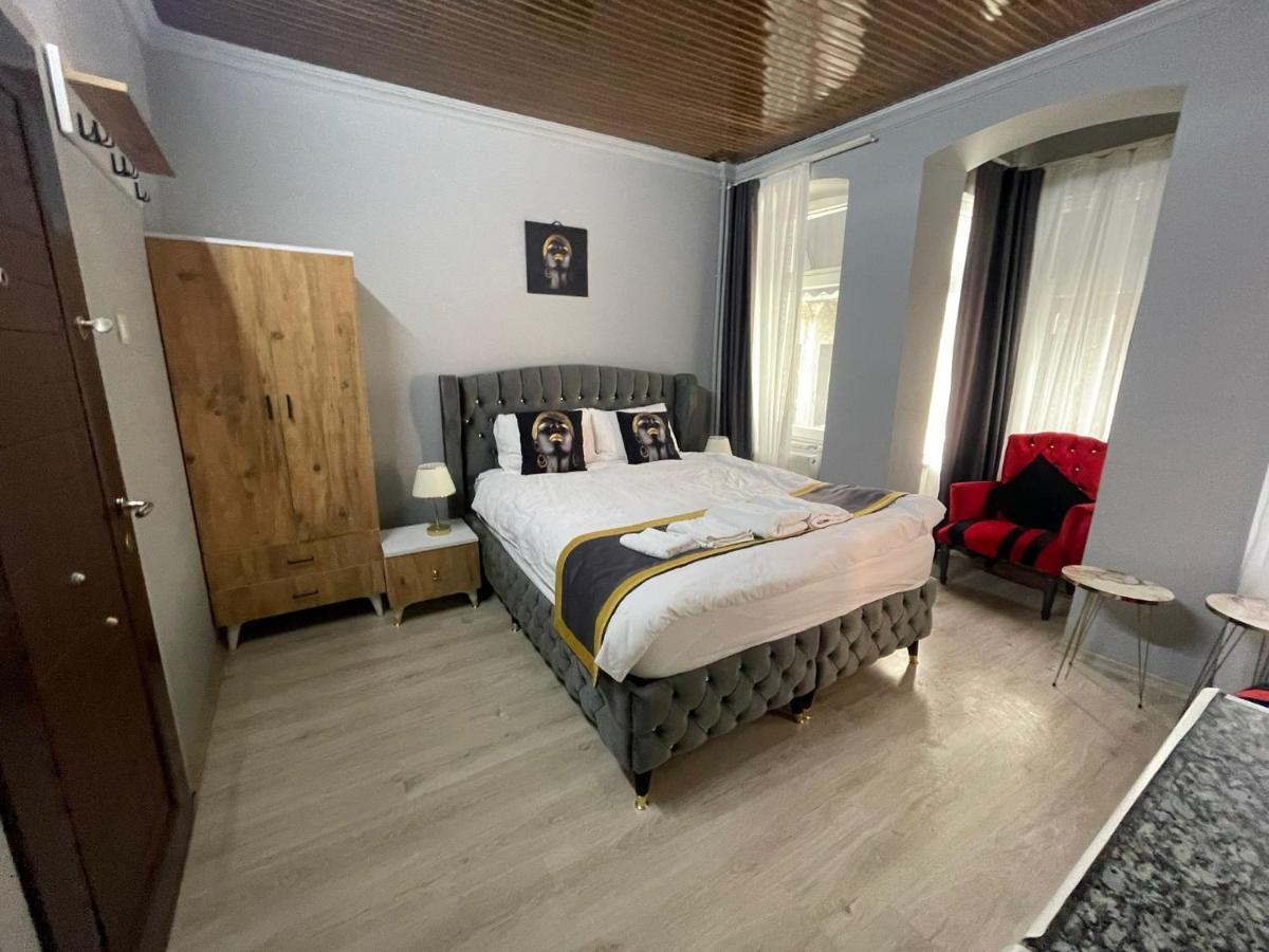 Taksim Red Suite Istanbul Bagian luar foto