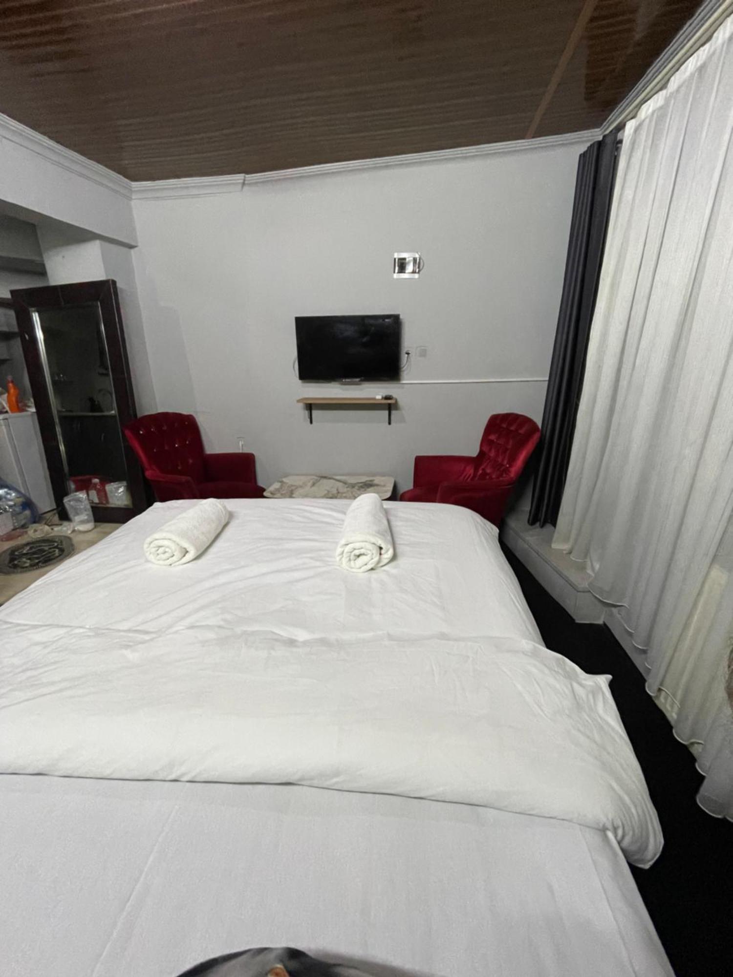 Taksim Red Suite Istanbul Bagian luar foto
